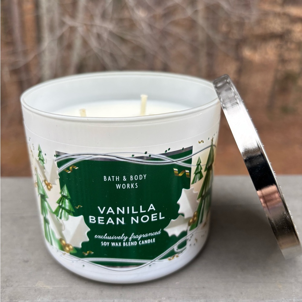 Bath and Body Works 3 Wick Candle Vanilla Bean Noel